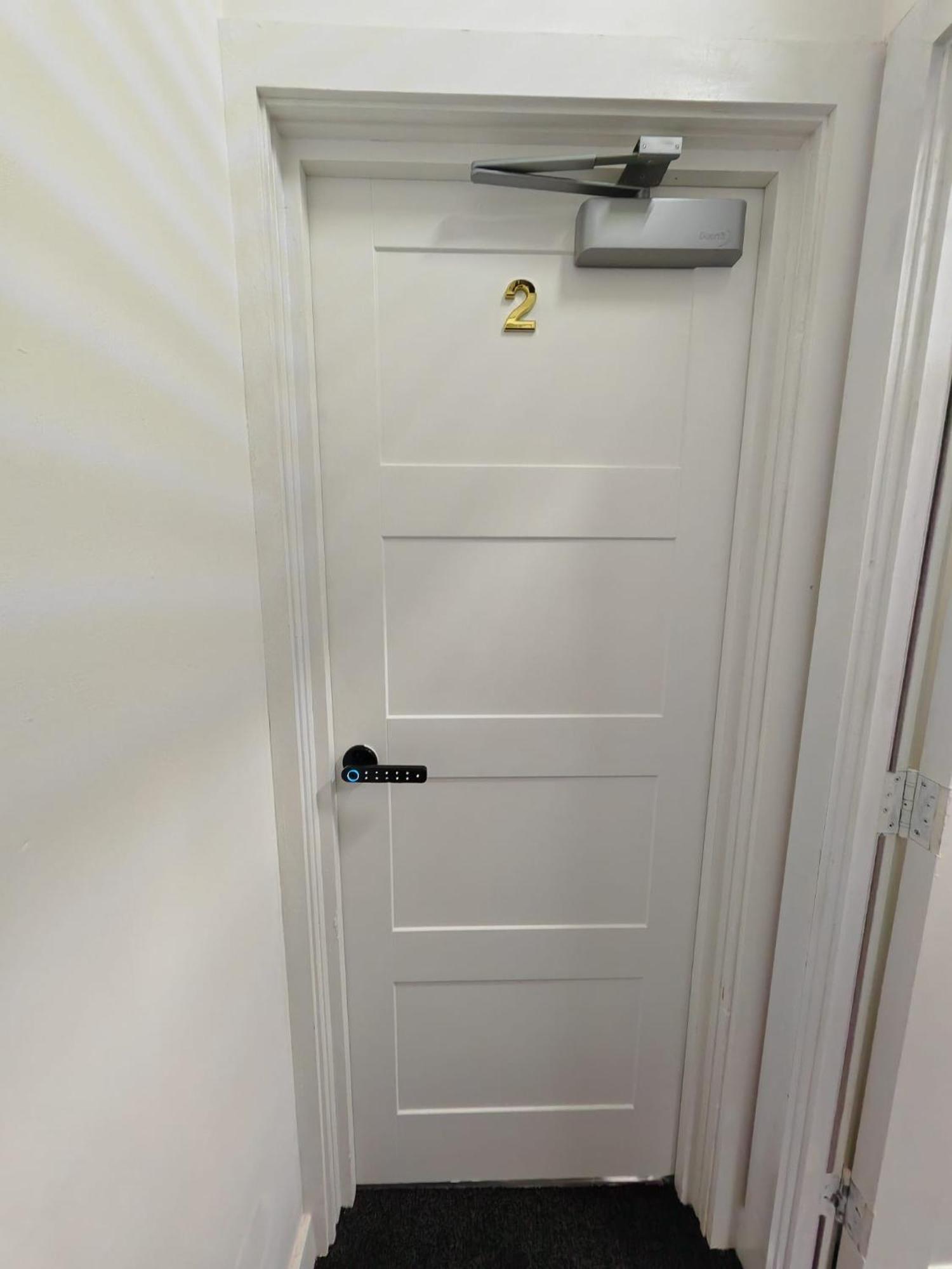 Stay Hub City Centre - Self Check-In Бирмингем Номер фото